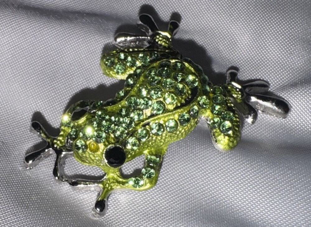 Green Rhinestone Frog Brooch Pin Pavé Round Stones Silver Tone Metal Animal